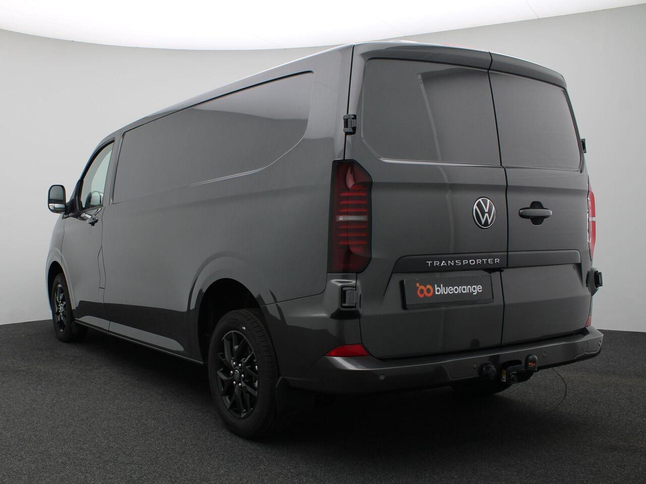 Volkswagen TRANSPORTER 2.0 TDI L2H1 30 Style 170PK AUT8 Adaptieve Cruise Control, Trekhaak, Achteruitrijcamera, Stoelverwarming, Side Assist, Keyless, 17" LM Velgen