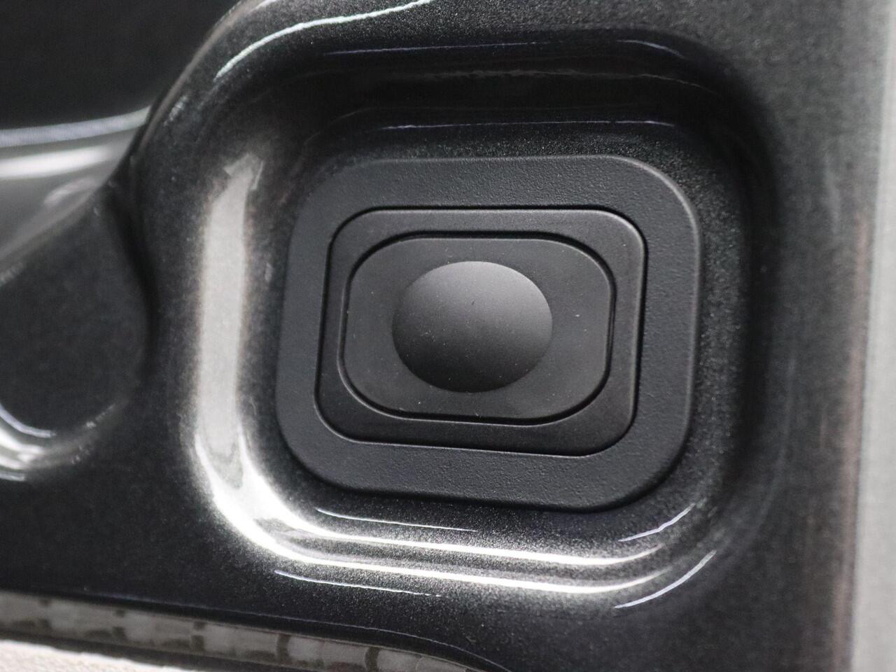 Volkswagen TRANSPORTER 2.0 TDI L2H1 30 Style 170PK AUT8 Adaptieve Cruise Control, Trekhaak, Achteruitrijcamera, Stoelverwarming, Side Assist, Keyless, 17" LM Velgen