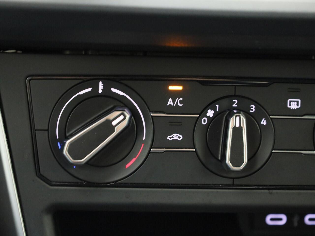 Volkswagen Taigo 1.0 TSI 95pk Life · Leder · Apple Carplay/Android Auto · Stoelverwarming · Navigatie ·