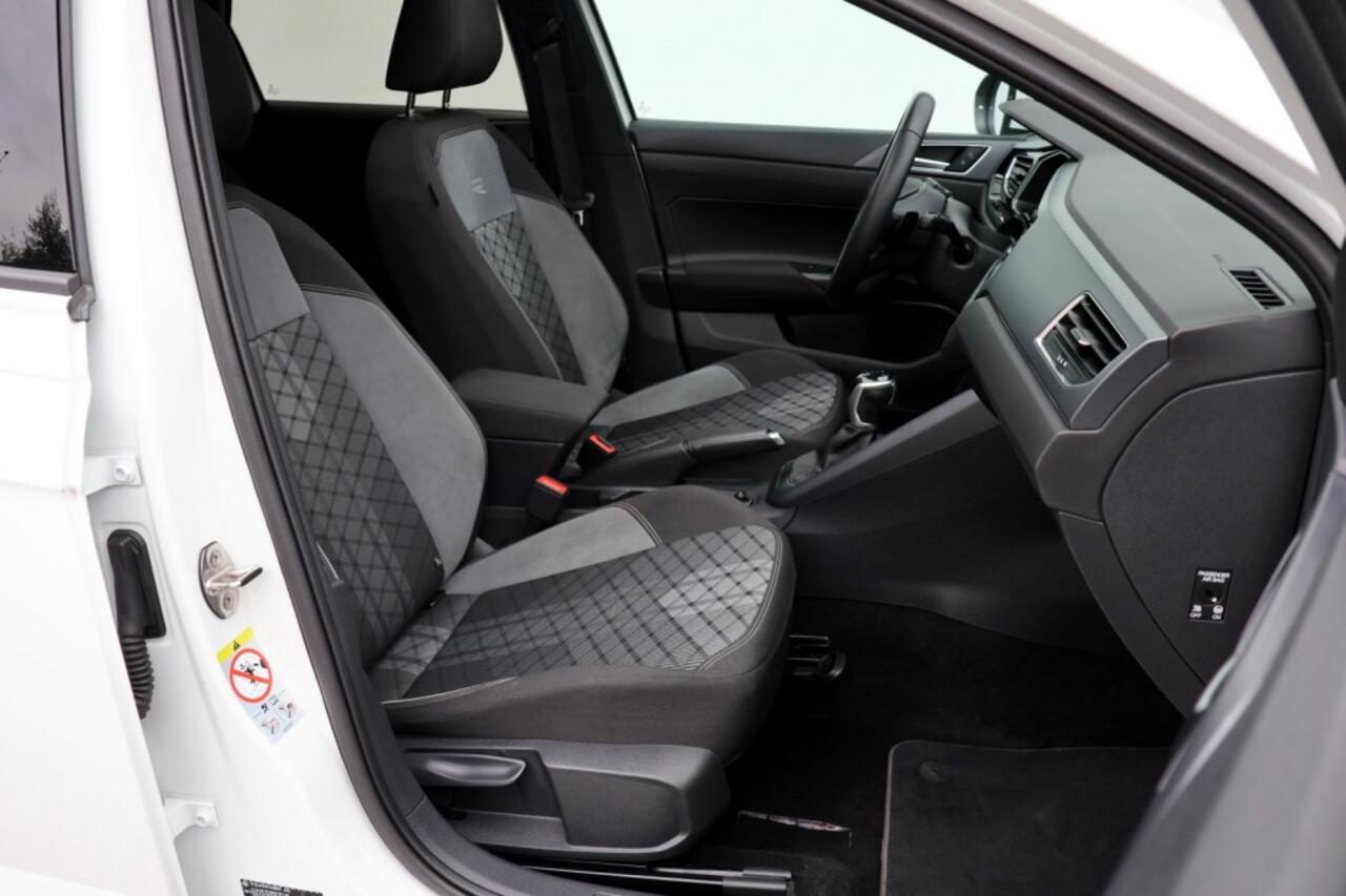 Volkswagen Taigo 1.0 TSI R-Line Business - 110 pk **Pano / IQ Light / ACC / Keyless