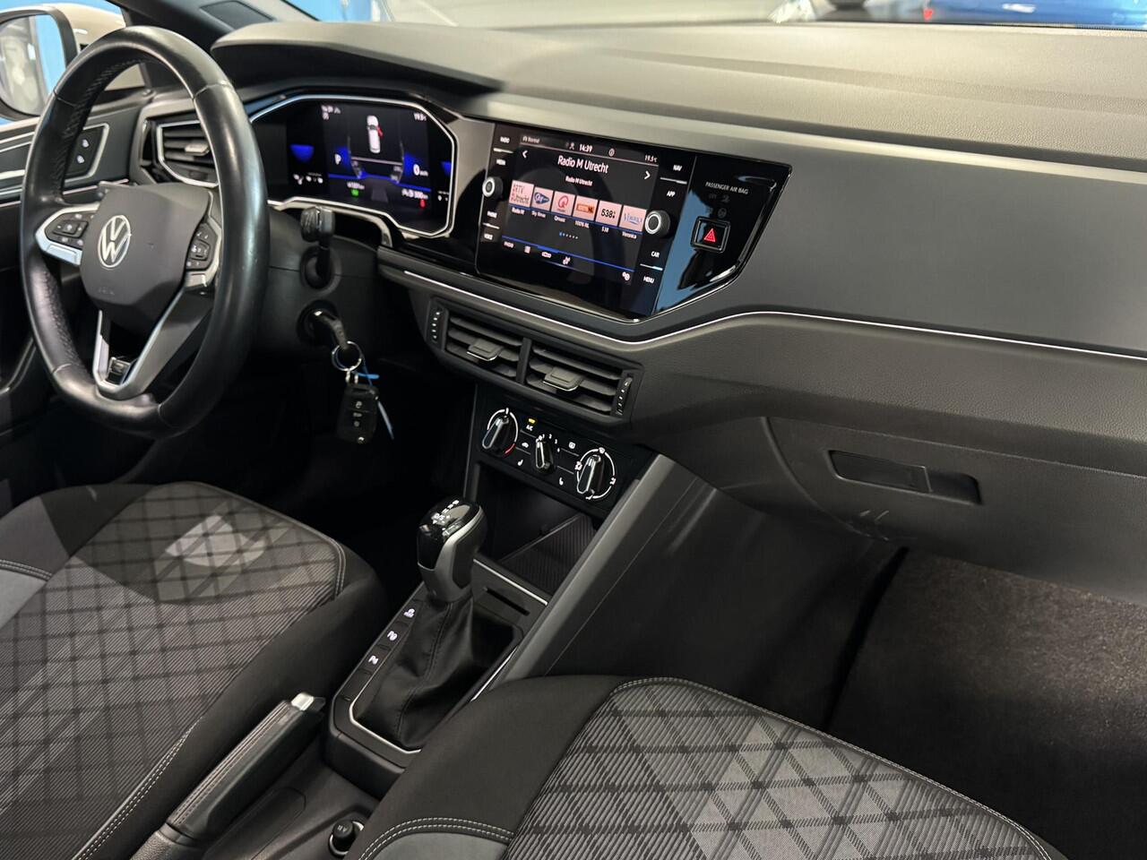 Volkswagen Taigo 1.0 TSI R-Line Business Automaat | LM-Velgen | Car-play | Digitaal dashboard | Dakrail | Trekhaak ( Vestiging Vianen Tel: 0347-371248 )