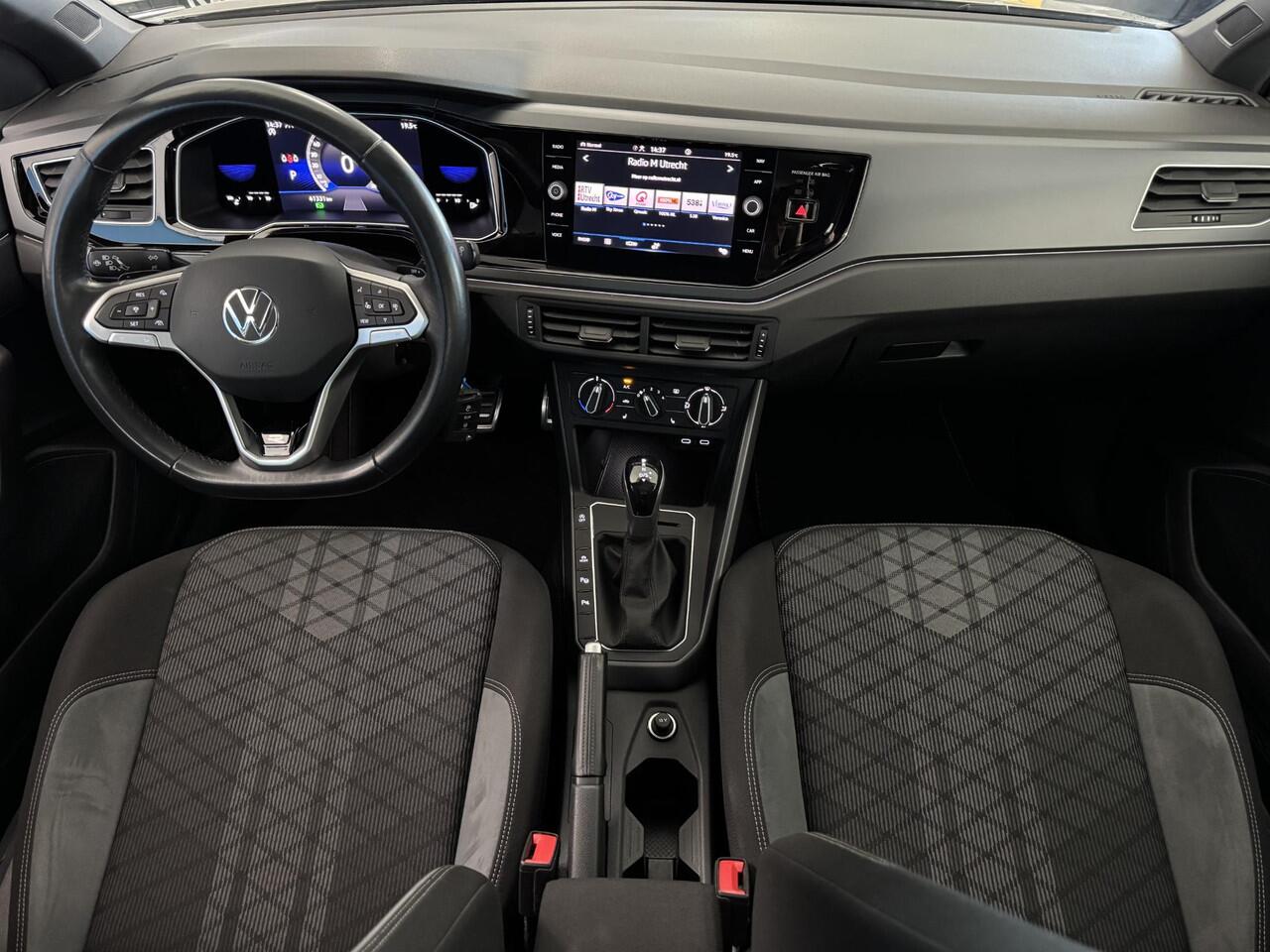 Volkswagen Taigo 1.0 TSI R-Line Business Automaat | LM-Velgen | Car-play | Digitaal dashboard | Dakrail | Trekhaak ( Vestiging Vianen Tel: 0347-371248 )