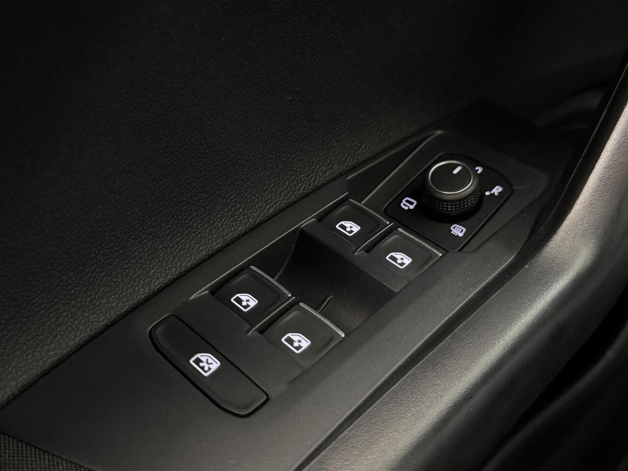 Volkswagen Taigo 1.0 TSI R-Line Business Automaat | LM-Velgen | Car-play | Digitaal dashboard | Dakrail | Trekhaak ( Vestiging Vianen Tel: 0347-371248 )