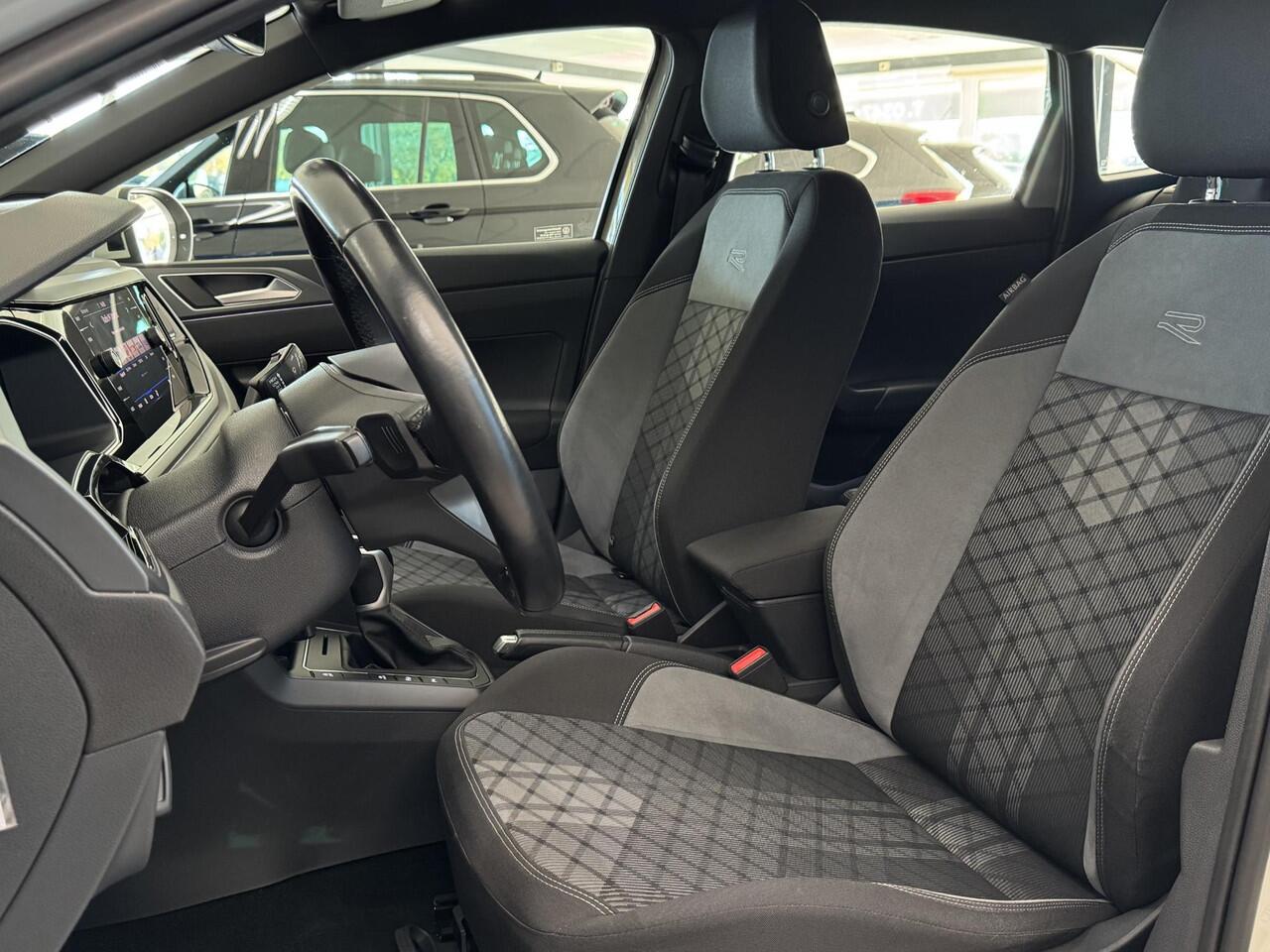 Volkswagen Taigo 1.0 TSI R-Line Business Automaat | LM-Velgen | Car-play | Digitaal dashboard | Dakrail | Trekhaak ( Vestiging Vianen Tel: 0347-371248 )