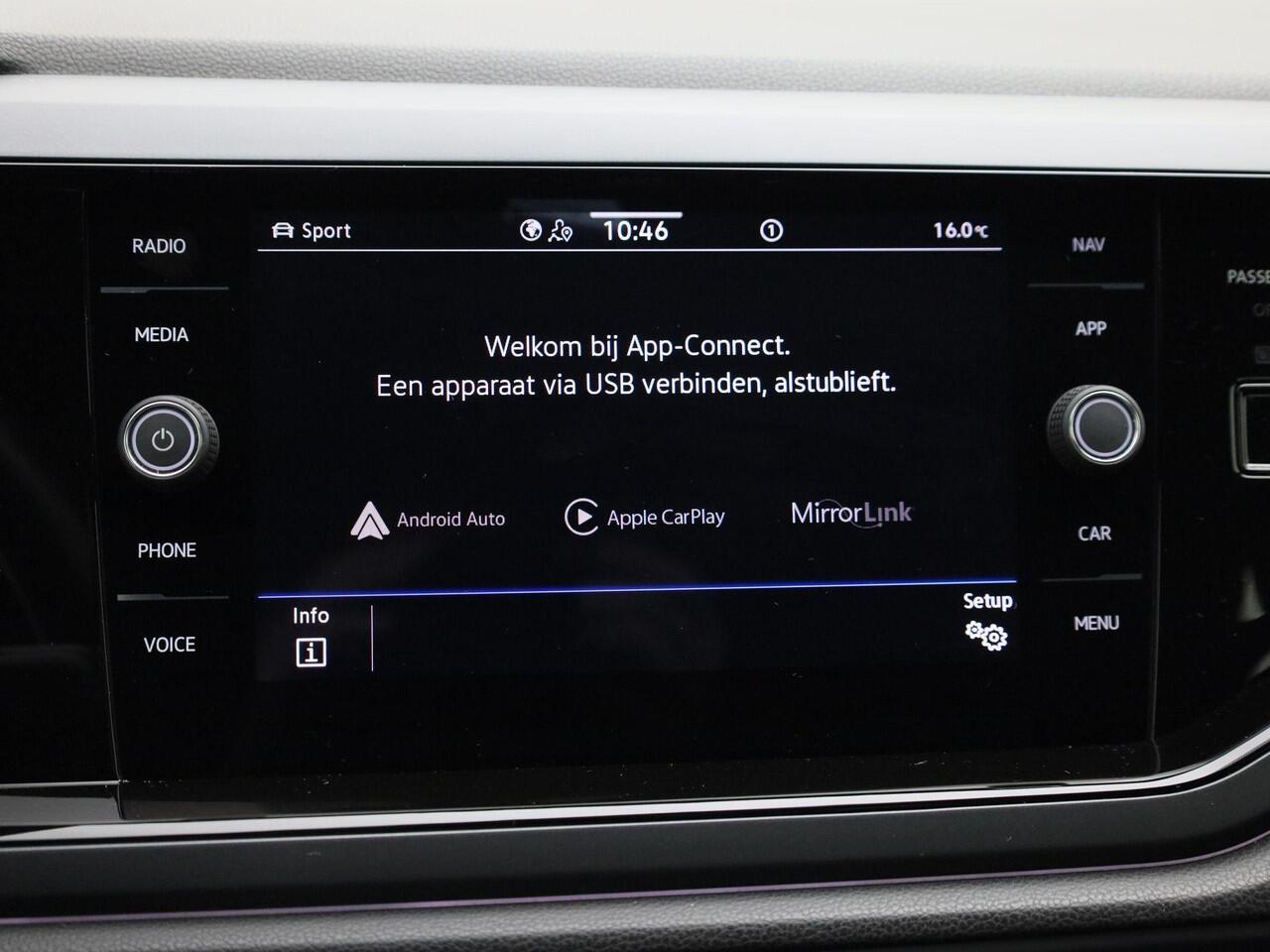 Volkswagen Taigo 1.0TSI/110PK R-Line DSG · Apple/Android Car Play · Stoelverwarming · Parkeersensoren