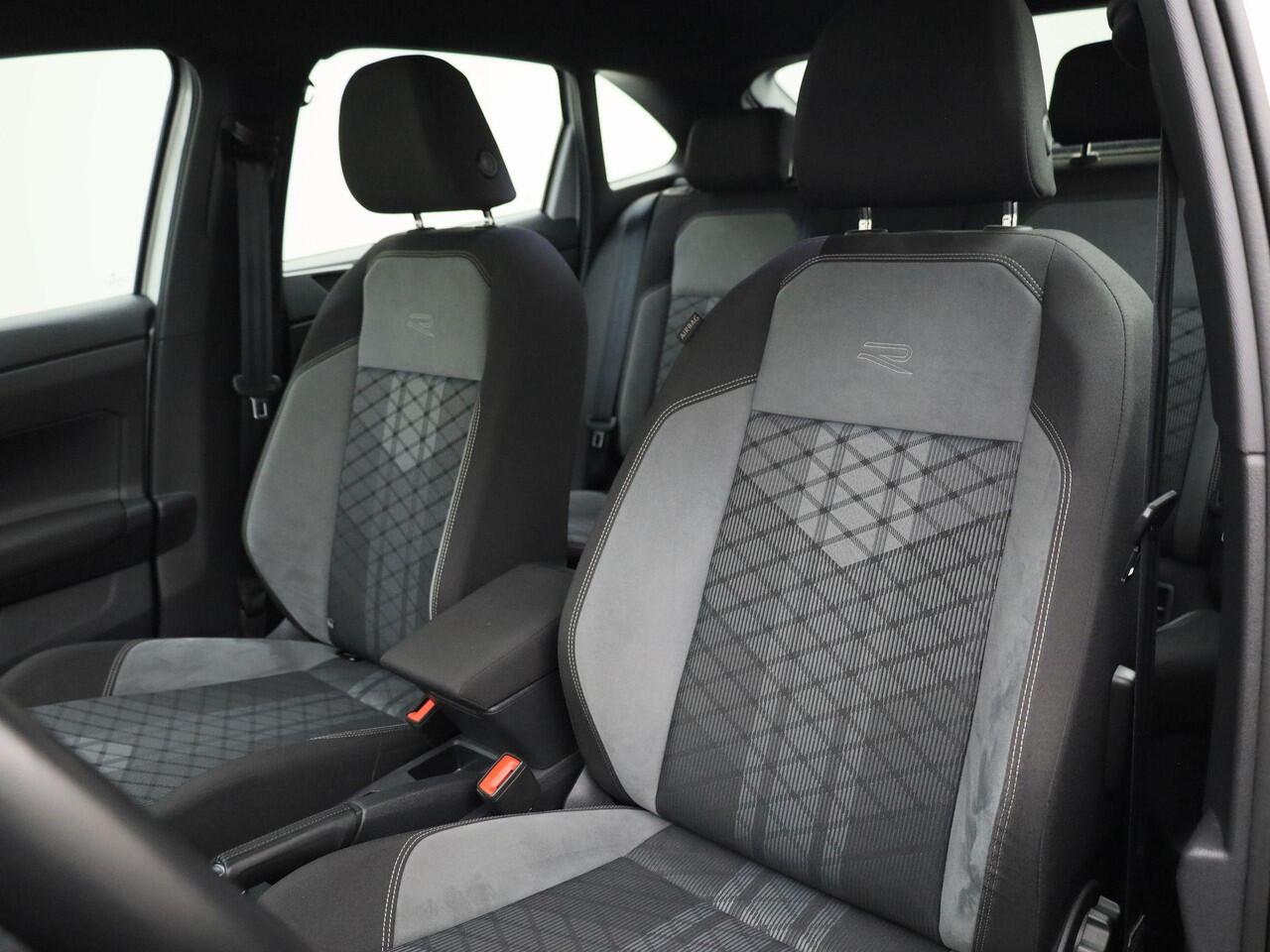 Volkswagen Taigo 1.0TSI/110PK R-Line DSG · Apple/Android Car Play · Stoelverwarming · Parkeersensoren