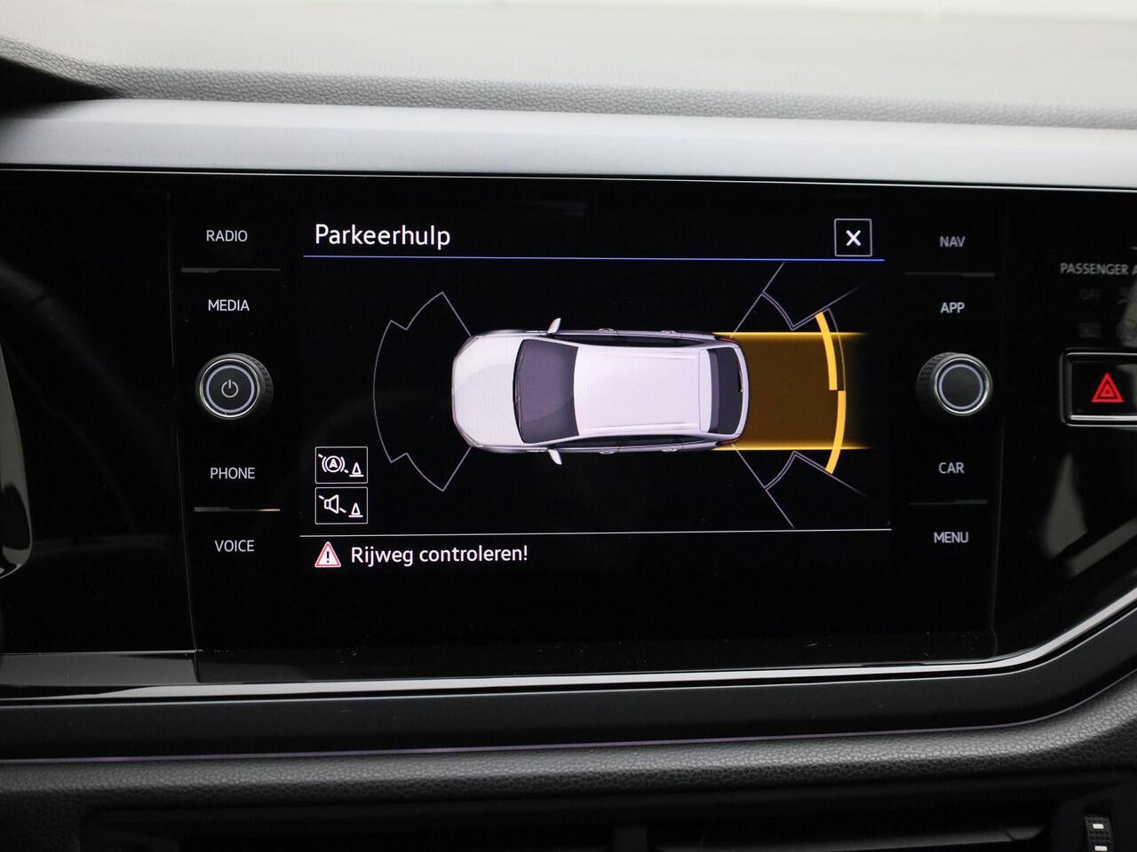 Volkswagen Taigo 1.0TSI/110PK R-Line DSG · Apple/Android Car Play · Stoelverwarming · Parkeersensoren