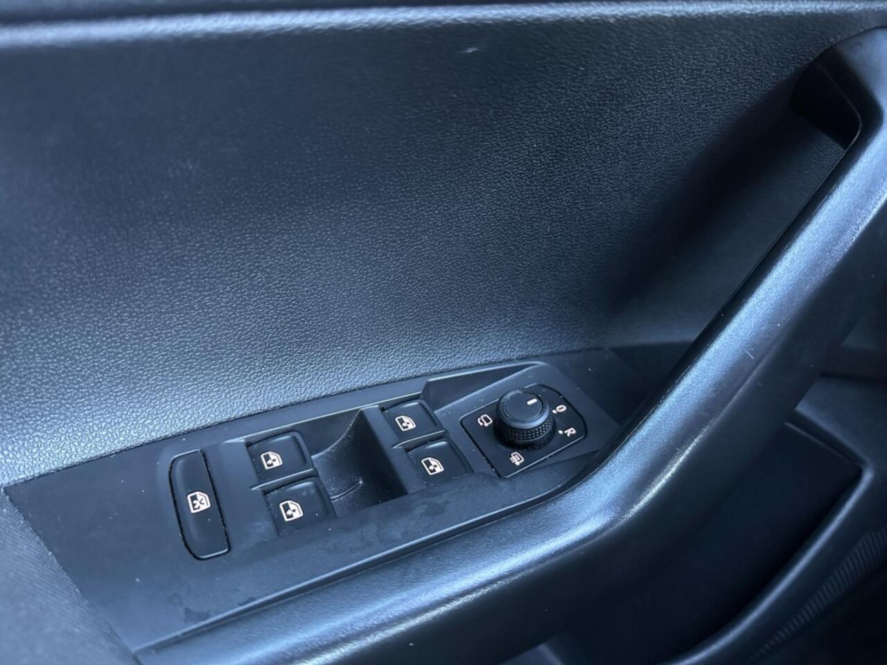 Volkswagen Taigo 1.0 TSI LIFE Business Carplay / ACC / Camera