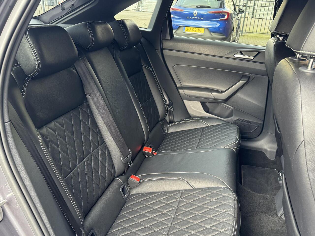 Volkswagen Taigo 1.0 TSI R-LINE I AUTOMAAT I LEDEREN BEKLEDING I P-CAMERA I APPLE CARPLAY I STOELVERWARMING