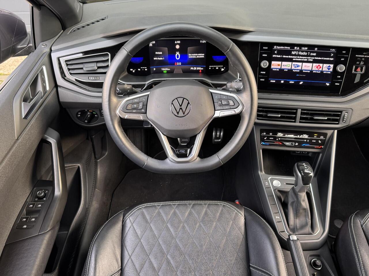 Volkswagen Taigo 1.0 TSI R-LINE I AUTOMAAT I LEDEREN BEKLEDING I P-CAMERA I APPLE CARPLAY I STOELVERWARMING