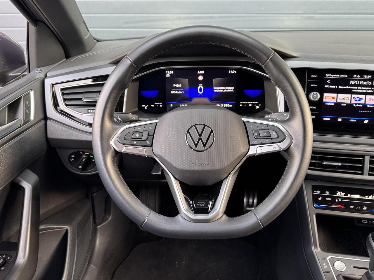 Volkswagen Taigo 1.0 TSI R-LINE I AUTOMAAT I LEDEREN BEKLEDING I P-CAMERA I APPLE CARPLAY I STOELVERWARMING
