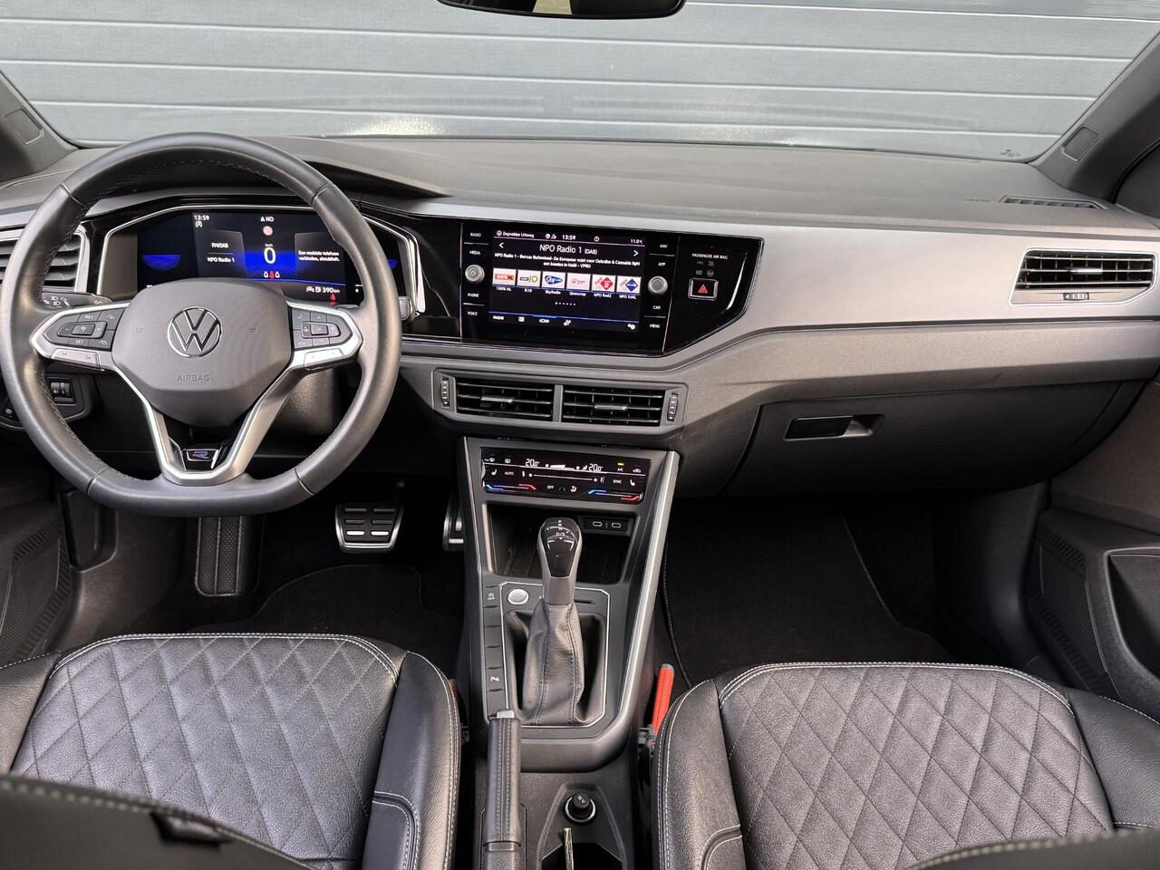 Volkswagen Taigo 1.0 TSI R-LINE I AUTOMAAT I LEDEREN BEKLEDING I P-CAMERA I APPLE CARPLAY I STOELVERWARMING