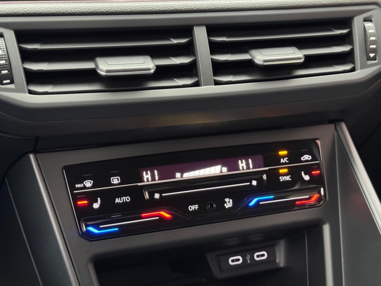 Volkswagen Taigo 1.5 TSI ACT. 150PK AUT. R-LINE LED NAVI CAMERA CARPLAY AIRCO LMV PDC