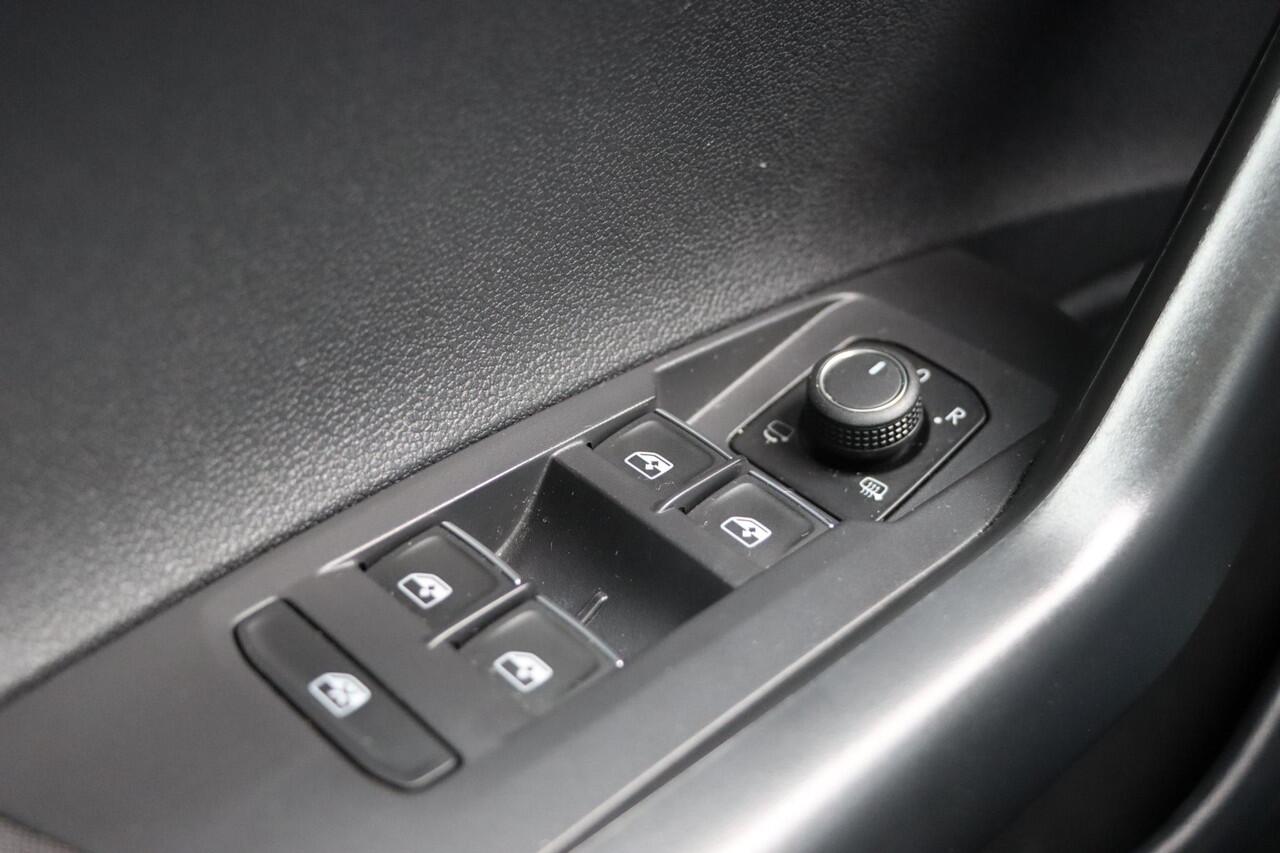 Volkswagen Taigo 1.0 TSI R-Line 110pk DSG7 | Stoelverwarming | Camera | Parkassist | Carplay