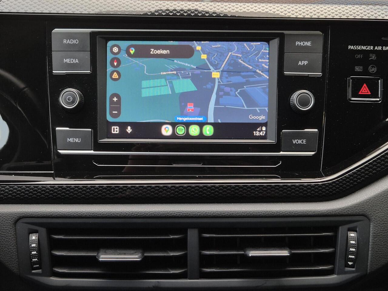 Volkswagen Taigo 1.0 TSI Life Business Automaat / Navigatie via Apple Carplay of Android Auto / Climate control / Adaptief CC / Parkeersensoren voor en achter / Lichtmetalen wielen 16" / DAB radio /