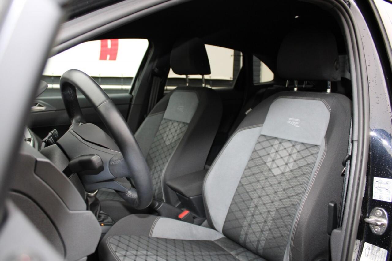 Volkswagen Taigo 1.0 TSI R-LINE Blackline Matrix LED Navi Adapt.cruise Full opt. 18LM