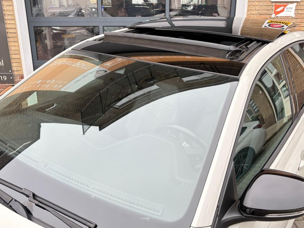 Volkswagen Taigo 1.0 TSI DSG AUTOMAAT R-LINE SPORT PANODAK/LED/ACC/NL-AUTO/1E EIG.