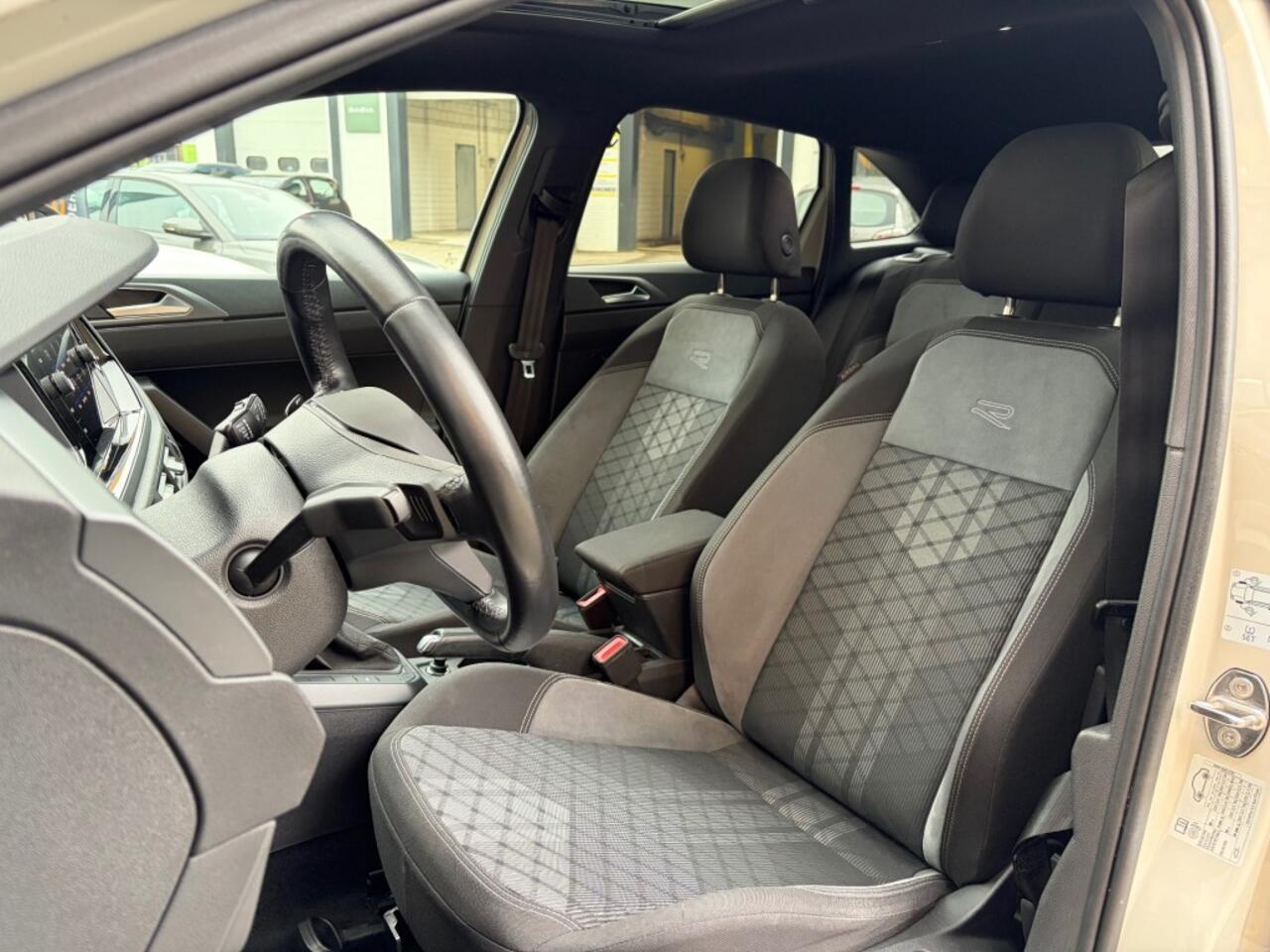 Volkswagen Taigo 1.0 TSI DSG AUTOMAAT R-LINE SPORT PANODAK/LED/ACC/NL-AUTO/1E EIG.