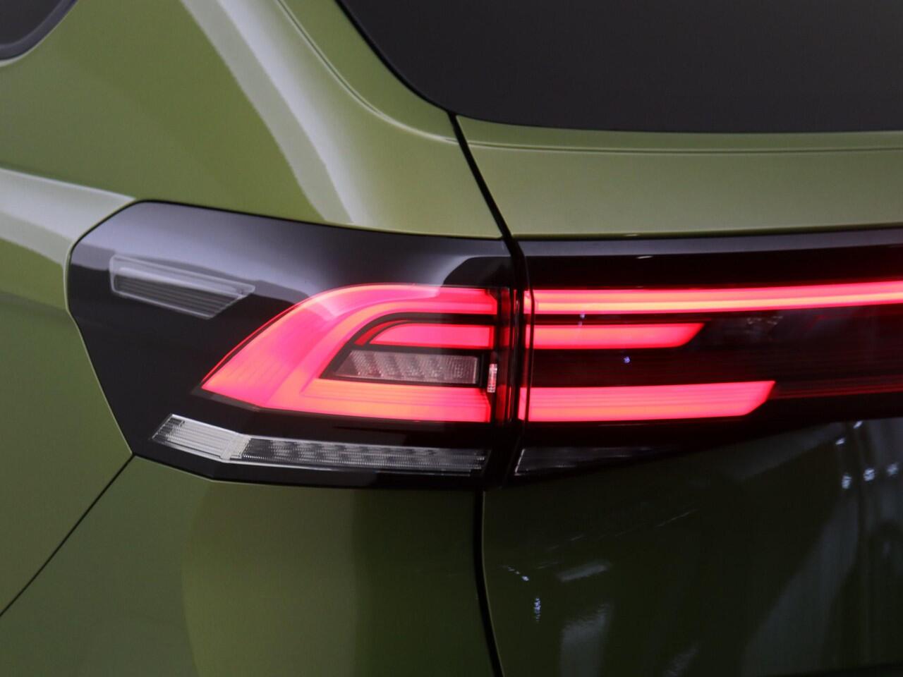 Volkswagen Taigo 1.0 TSI R-Line Business | 18 inch LM velgen | Navigatie| Matrix koplampen | Achteruitrijcamera | Verwarmbare voorstoelen