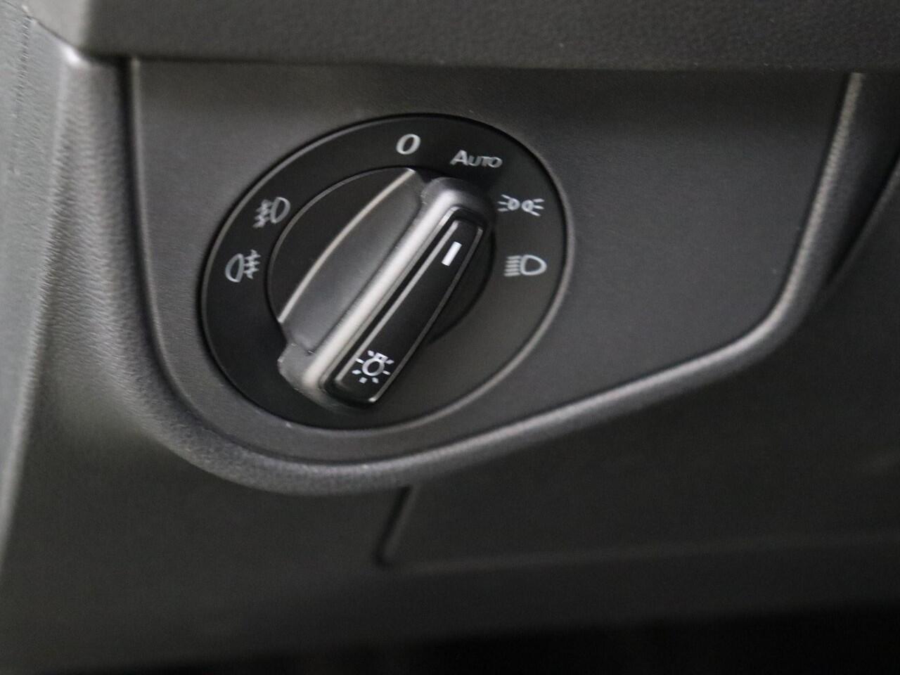 Volkswagen Taigo 1.0 TSI R-Line Business | 18 inch LM velgen | Navigatie| Matrix koplampen | Achteruitrijcamera | Verwarmbare voorstoelen