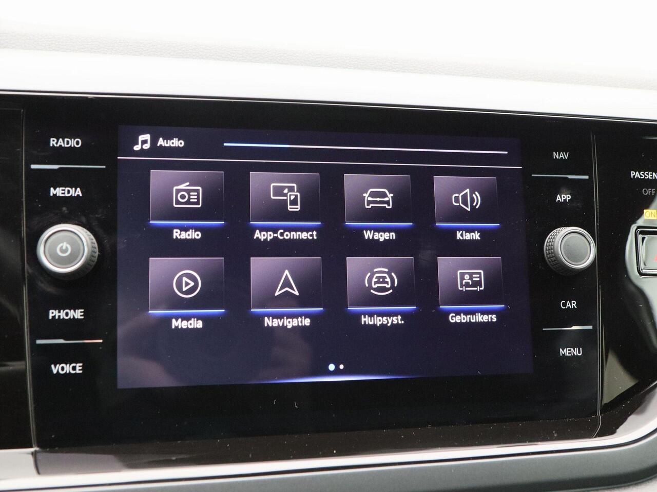 Volkswagen Taigo 1.0 TSi 110 Pk Automaat R-Line | Airco | Trekhaak | Stoelverwarming | Camera | 17 Inch | Privacy Glass | 17.204 Km!!