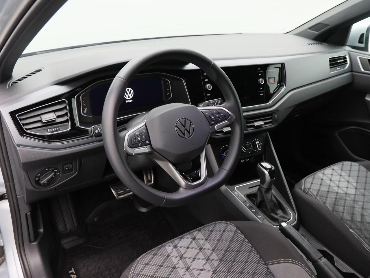 Volkswagen Taigo 1.0 TSi 110 Pk Automaat R-Line | Airco | Trekhaak | Stoelverwarming | Camera | 17 Inch | Privacy Glass | 17.204 Km!!