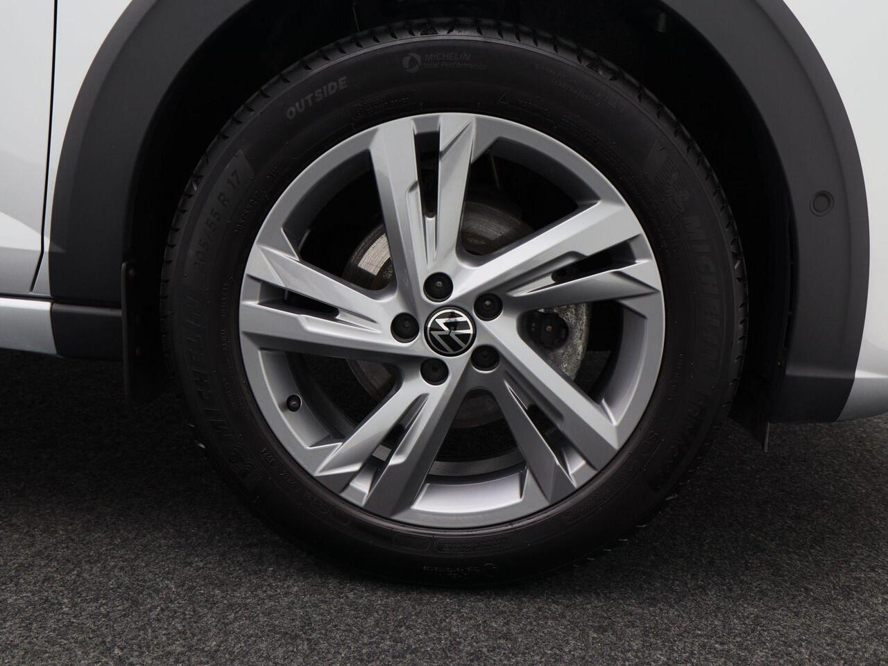 Volkswagen Taigo 1.0 TSi 110 Pk Automaat R-Line | Airco | Trekhaak | Stoelverwarming | Camera | 17 Inch | Privacy Glass | 17.204 Km!!