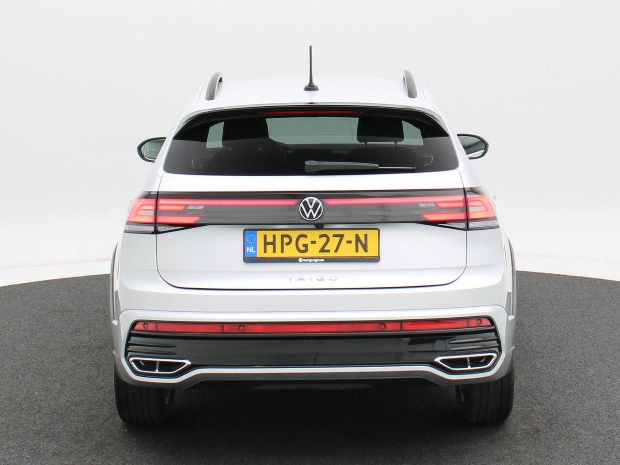 Volkswagen Taigo 1.0 TSi 110 Pk Automaat R-Line | Airco | Trekhaak | Stoelverwarming | Camera | 17 Inch | Privacy Glass | 17.204 Km!!