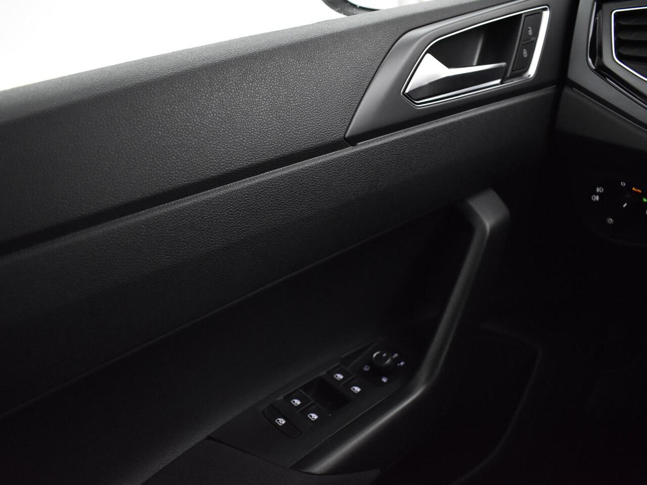 Volkswagen Taigo 1.0 Tsi 115pk DSG R-Line · Keyless · Camera · Apple/Android Car Play · P-Sensoren · 16'' Inch · Garantie t/m 31-05-2026 of 100.000km