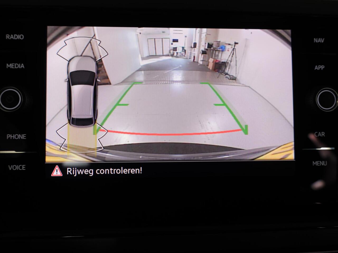 Volkswagen Taigo 1.0 TSI R-Line Edition 116 pk Automaat (DSG) | Verlengde garantie | Navigatie | Parkeersensoren | Achteruitrijcamera | Black Style pakket | Stoelverwarming | R-Line |