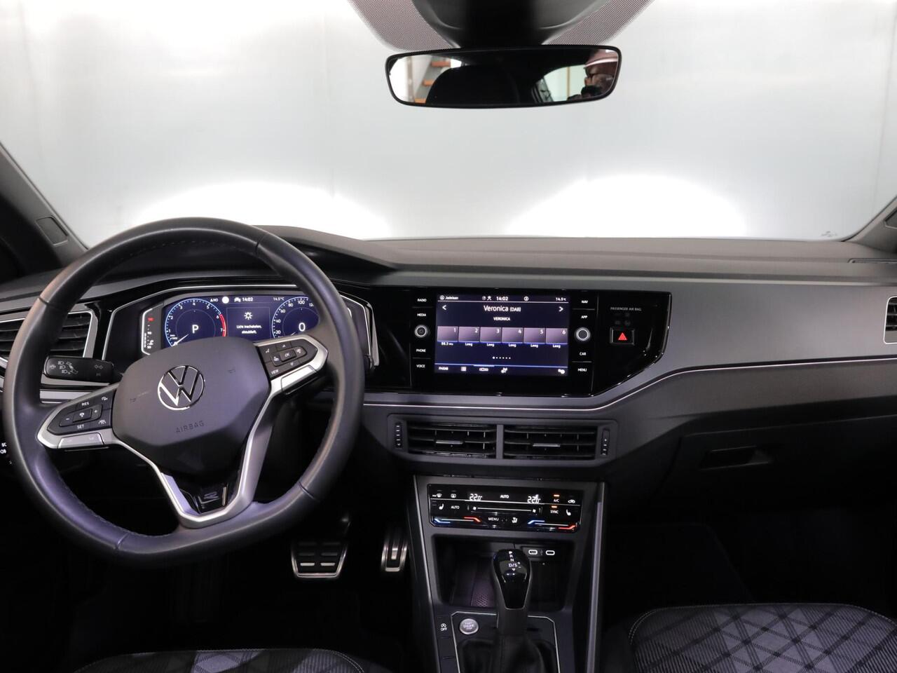 Volkswagen Taigo 1.0 TSI R-Line Edition 116 pk Automaat (DSG) | Verlengde garantie | Navigatie | Parkeersensoren | Achteruitrijcamera | Black Style pakket | Stoelverwarming | R-Line |