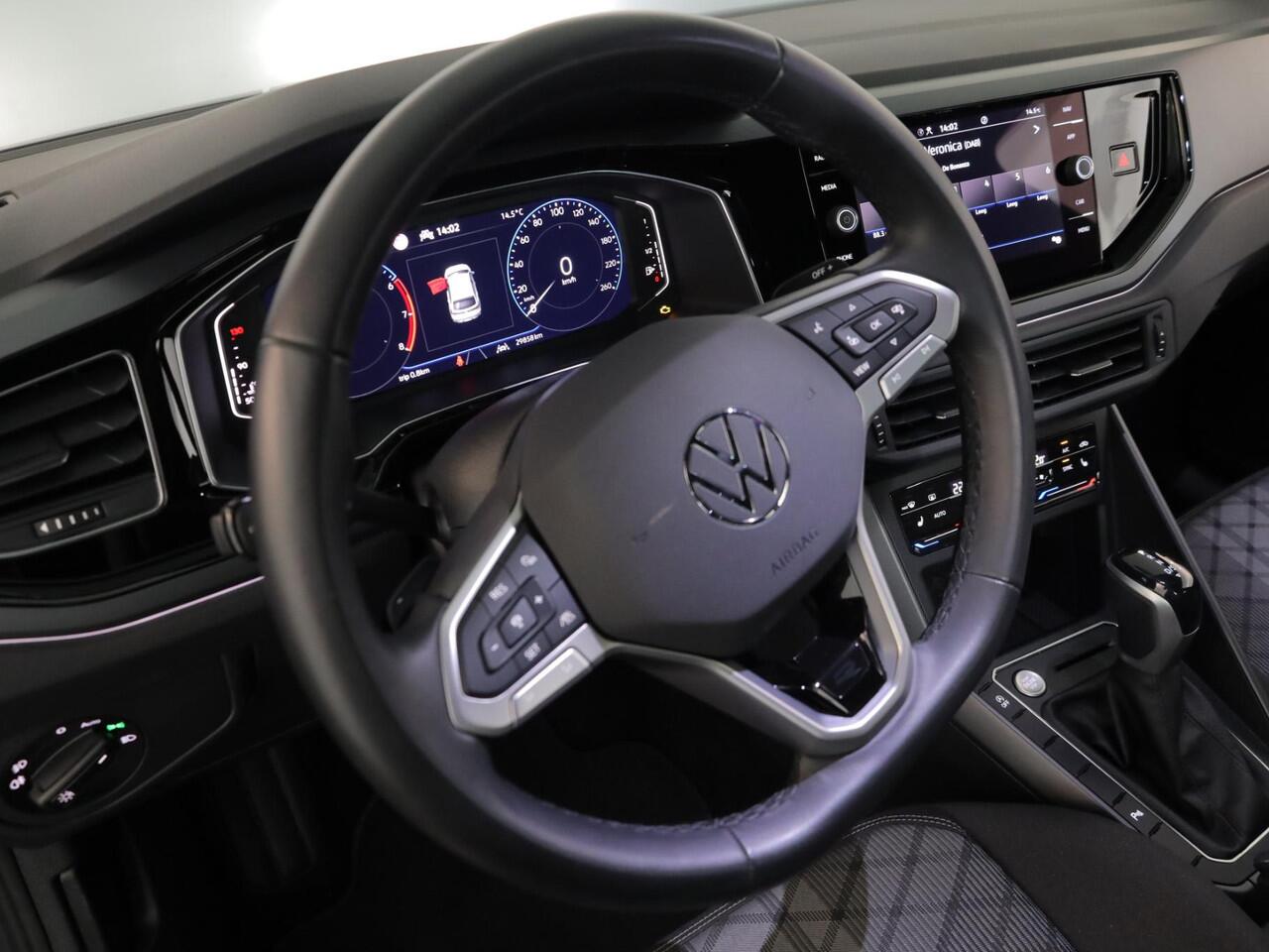 Volkswagen Taigo 1.0 TSI R-Line Edition 116 pk Automaat (DSG) | Verlengde garantie | Navigatie | Parkeersensoren | Achteruitrijcamera | Black Style pakket | Stoelverwarming | R-Line |