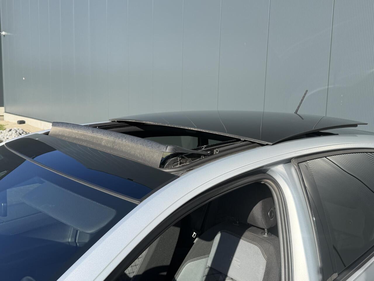 Volkswagen Taigo 1.0 TSI R-Line Business | Automaat | Pano | Camera | IQ Light | Stoelverwarming | ACC en meer!