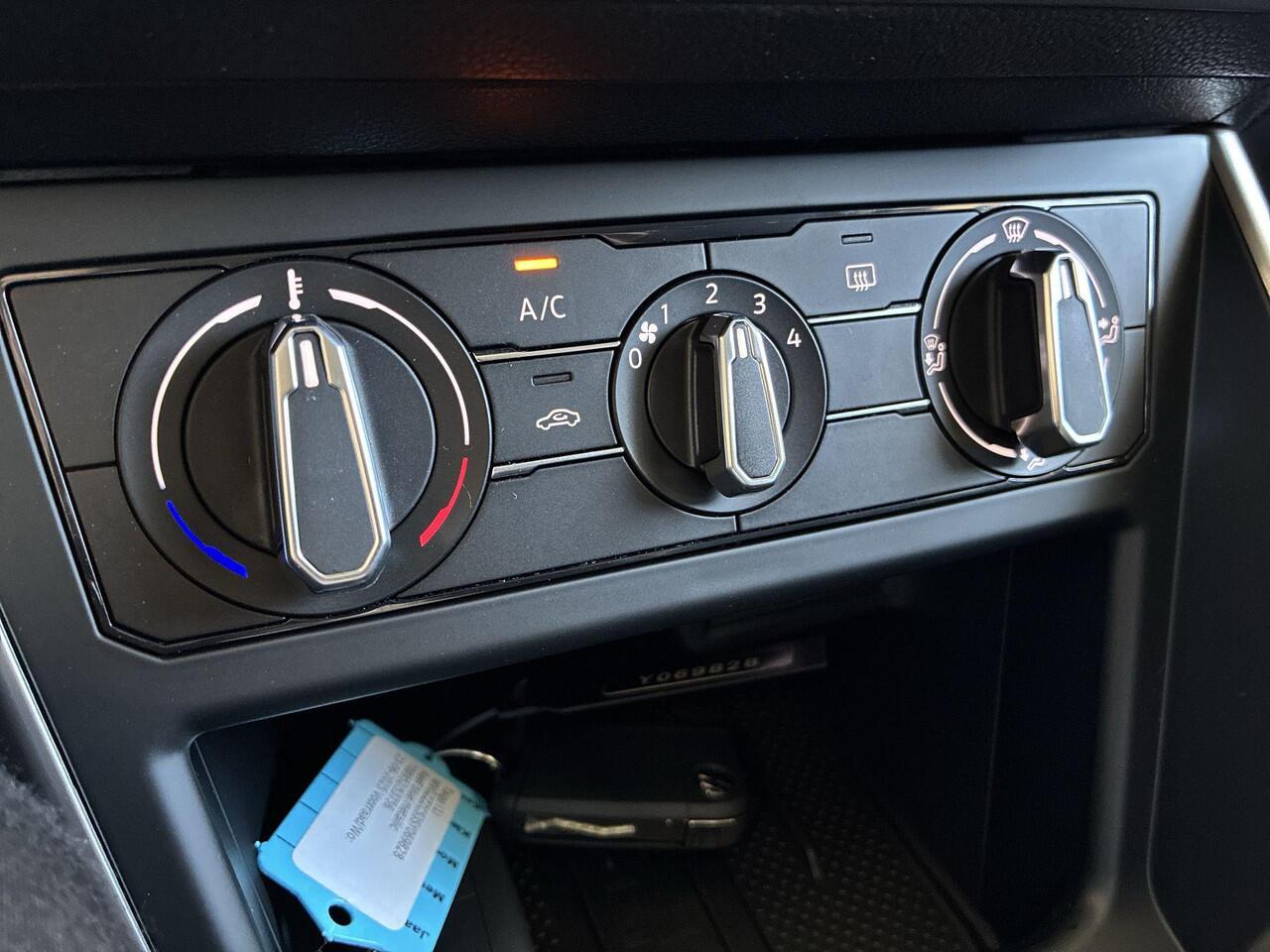 Volkswagen Taigo Life Edition 1.0 TSI 95 pk 5 versn. Hand · Achteruitrijcamera · parkeersensoren achter ·