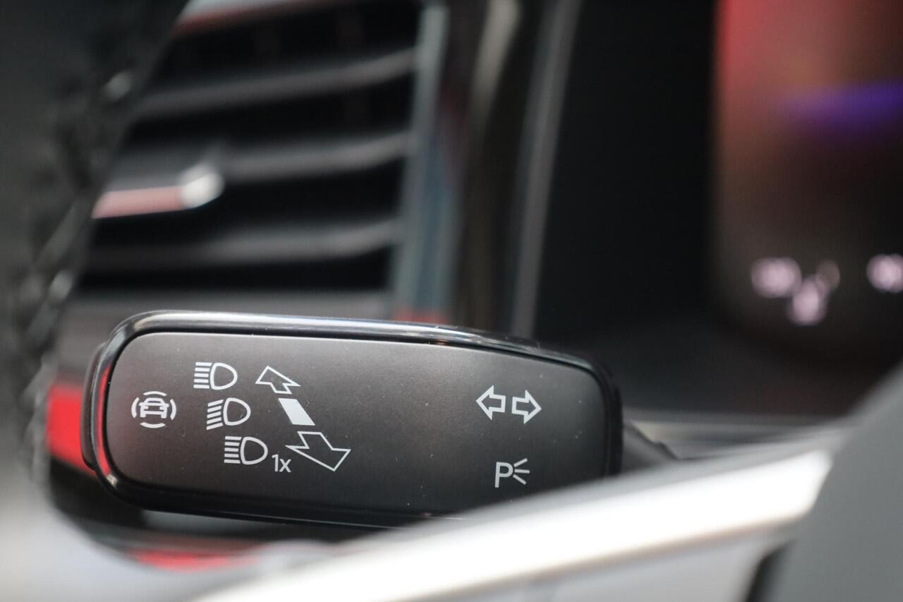 Volkswagen Taigo 1.0 TSI Life Edition 95PK / 70kW Achteruitrijcamera, Apple Carplay & Android Auto, verwarmbare voorstoelen, Keyless Entry & Start, parkeersensoren voor + achter, adaptive cruise control, 2-zone Climatronic airconditioning, buitenspiegels elektrisch instel