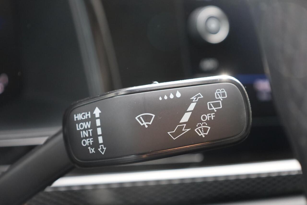 Volkswagen Taigo 1.0 TSI Life Edition 95PK / 70kW Achteruitrijcamera, Apple Carplay & Android Auto, verwarmbare voorstoelen, Keyless Entry & Start, parkeersensoren voor + achter, adaptive cruise control, 2-zone Climatronic airconditioning, buitenspiegels elektrisch instel