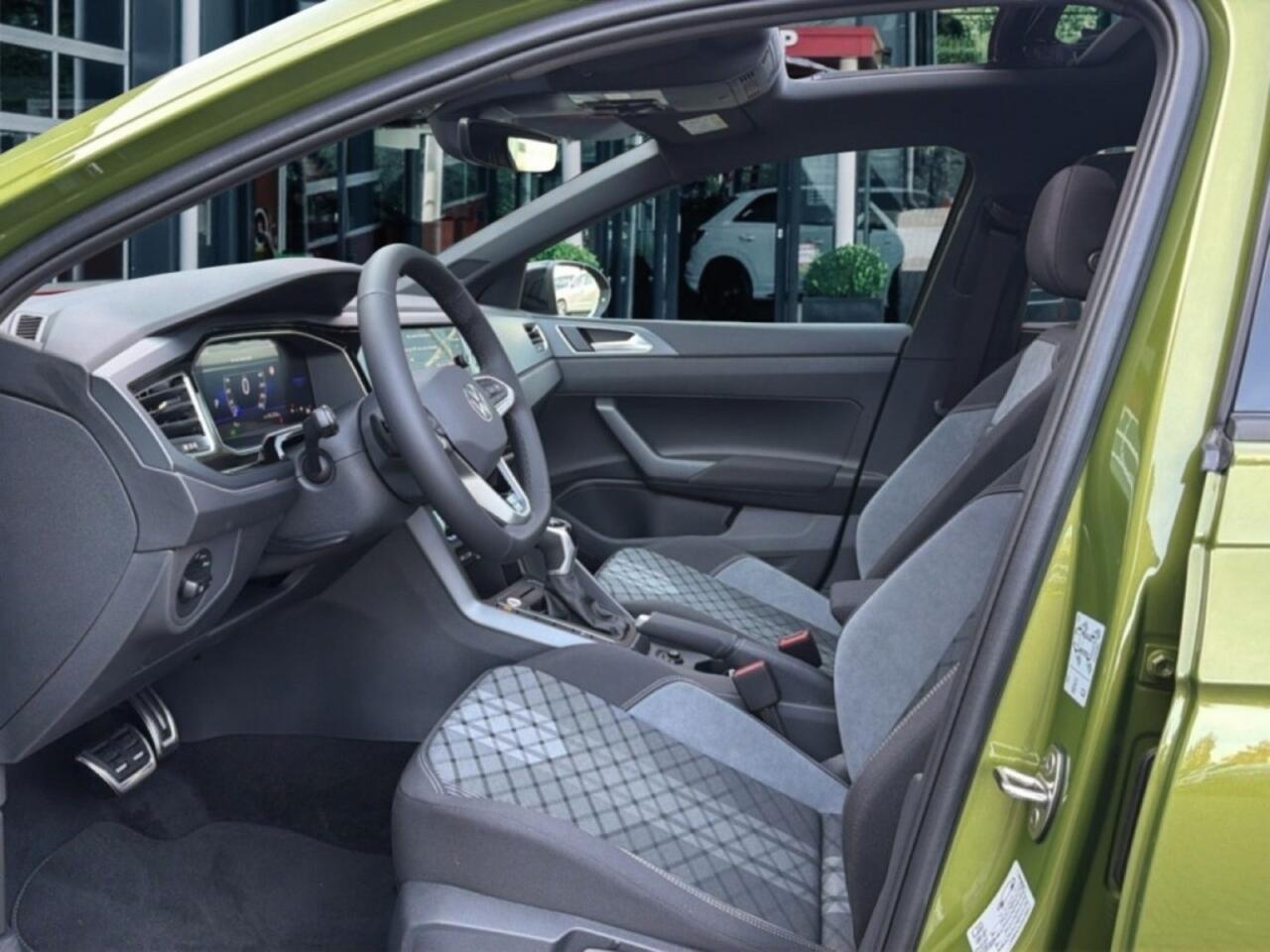 Volkswagen Taigo 1.5 TSI DSG R-LINE PANO-DAK/CAMERA/CARPLAY/ACC/STOELVERW