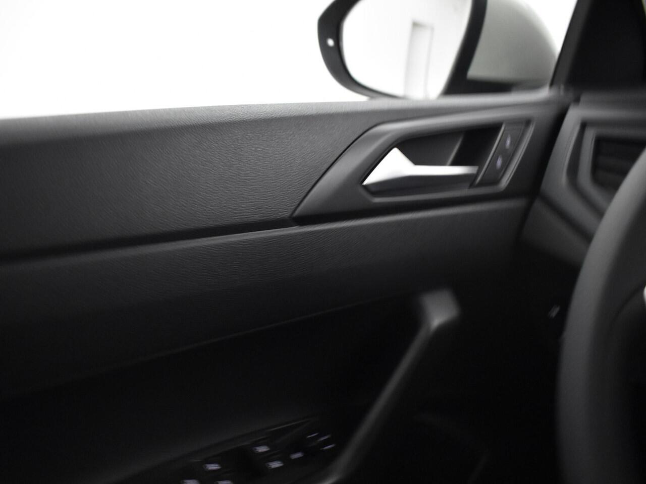 Volkswagen Taigo Edition 1.0 TSI 95 pk 5 versn. Hand · Zijruiten achter en achterruit getint · Multifunctioneel stuurwiel ·