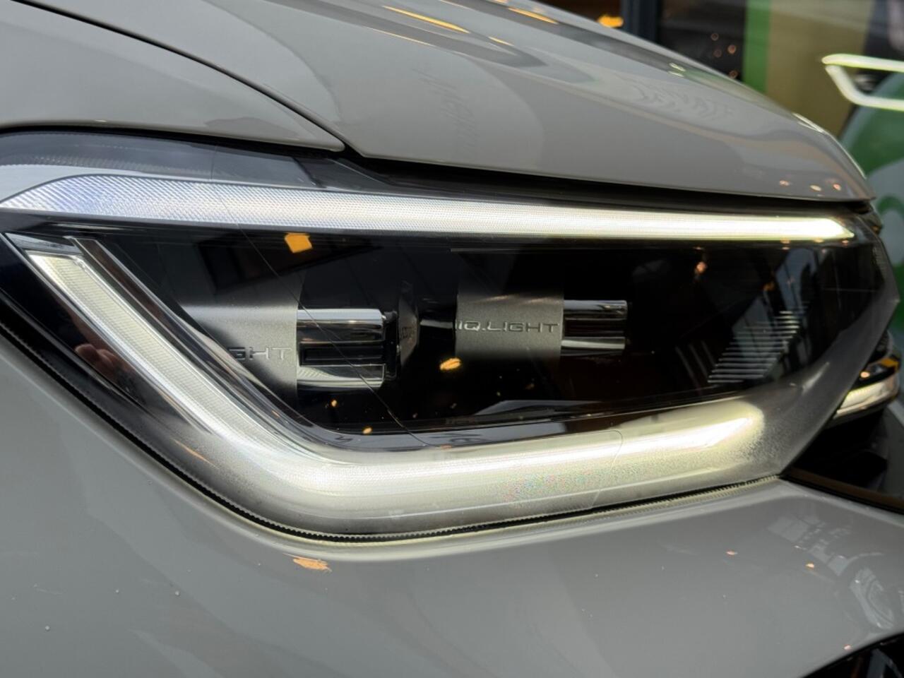 Volkswagen Taigo 1.0 TSI R-Line Ed. - adaptive cruise - iq light - camera