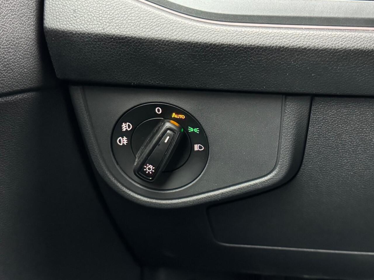 Volkswagen Taigo 1.0 TSI R-Line Ed. - adaptive cruise - iq light - camera