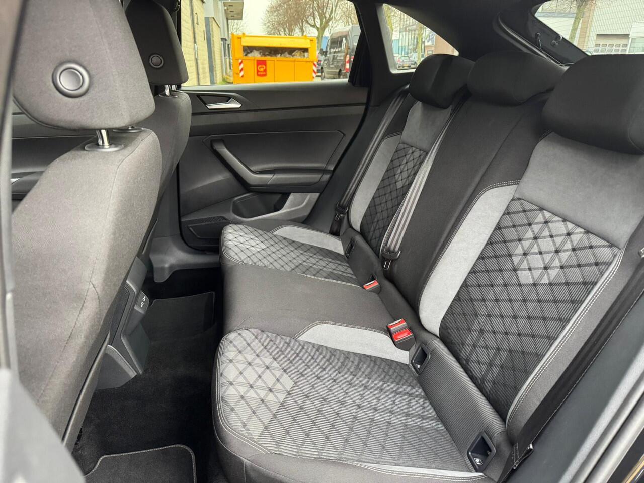 Volkswagen Taigo 1.0 TSI R-Line |Camera |Virtual display |IQ Light |Keyless |Stoelverw. |ACC