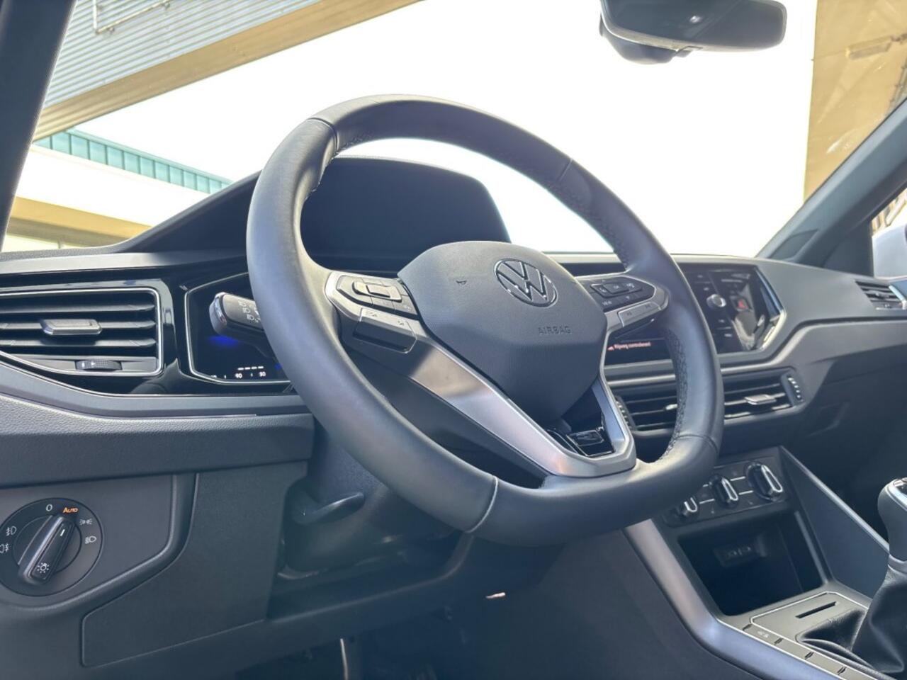 Volkswagen Taigo 1.0 TSI R-LINE AIRCO NAVI CARPLAY PDC STOELVERW.