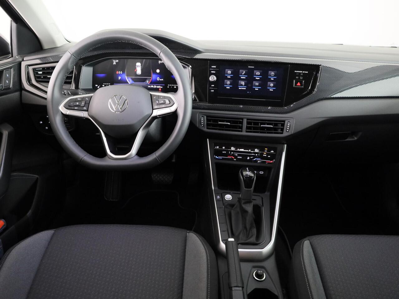 Volkswagen Taigo 1.0 TSI Life Edition 95 PK DSG | 17" LM | Climatronic | Parkeersensoren |