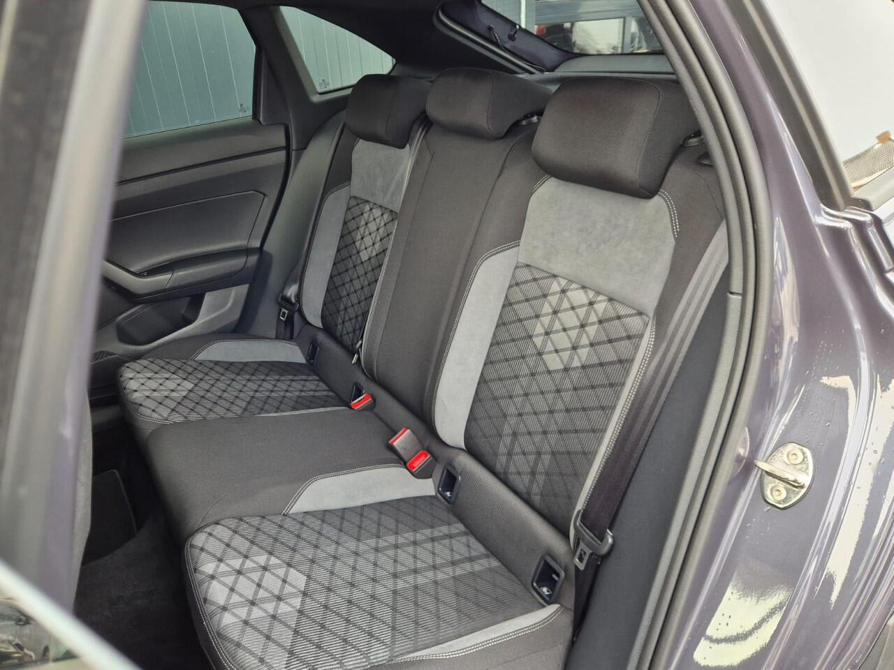 Volkswagen Taigo 1.5 TSI OPF DSG R-Line 150pk | BTW | IQ | Automaat | Virtual | Trekhaak | Camera | Carplay