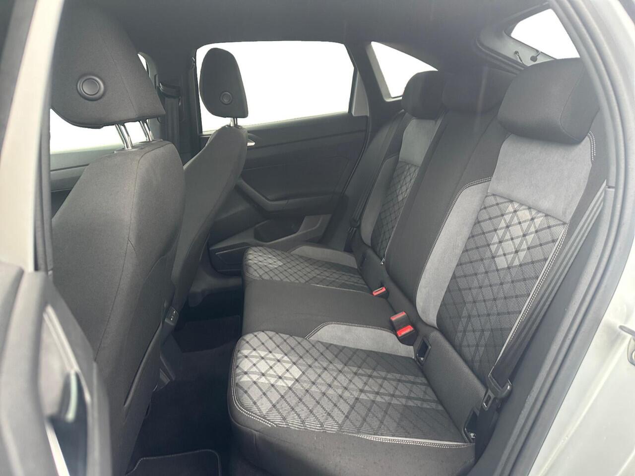 Volkswagen Taigo 1.0 TSI R-Line Edition | AUTOMAAT | CAMERA | APPLE CAR PLAY ANDROID AUTO | Cruise | DAB |