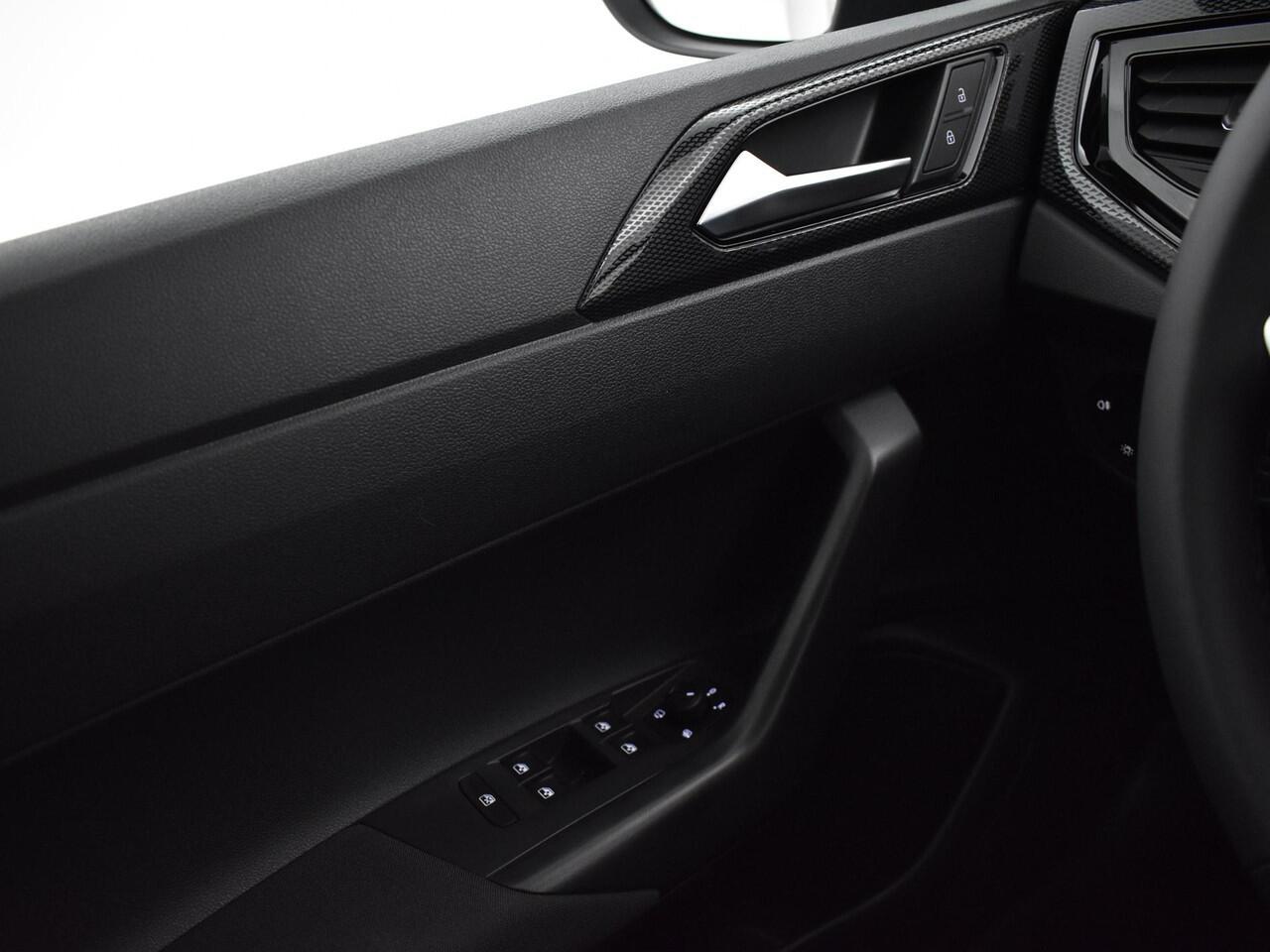 Volkswagen Taigo Life Edition 1.0 TSI 95 pk 5 versn. Hand · Achteruitrijcamera · Regensensor · Voorraad OUTLET · Prijs is inclusief inruilpremie ·