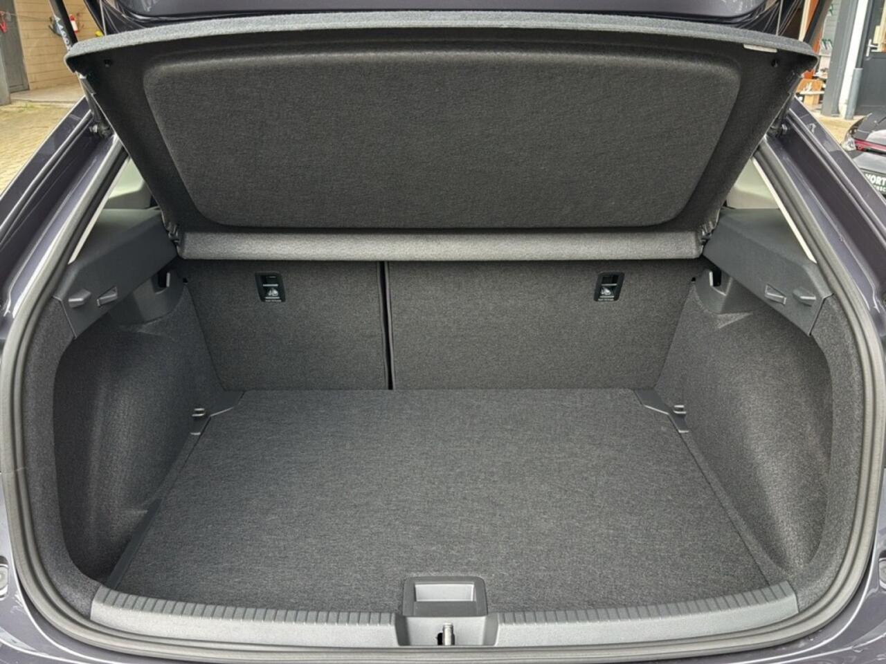 Volkswagen Taigo 1.0 TSI DSG LIFE CAMERA/TREKHAAK/CARPLAY/STOELVERW