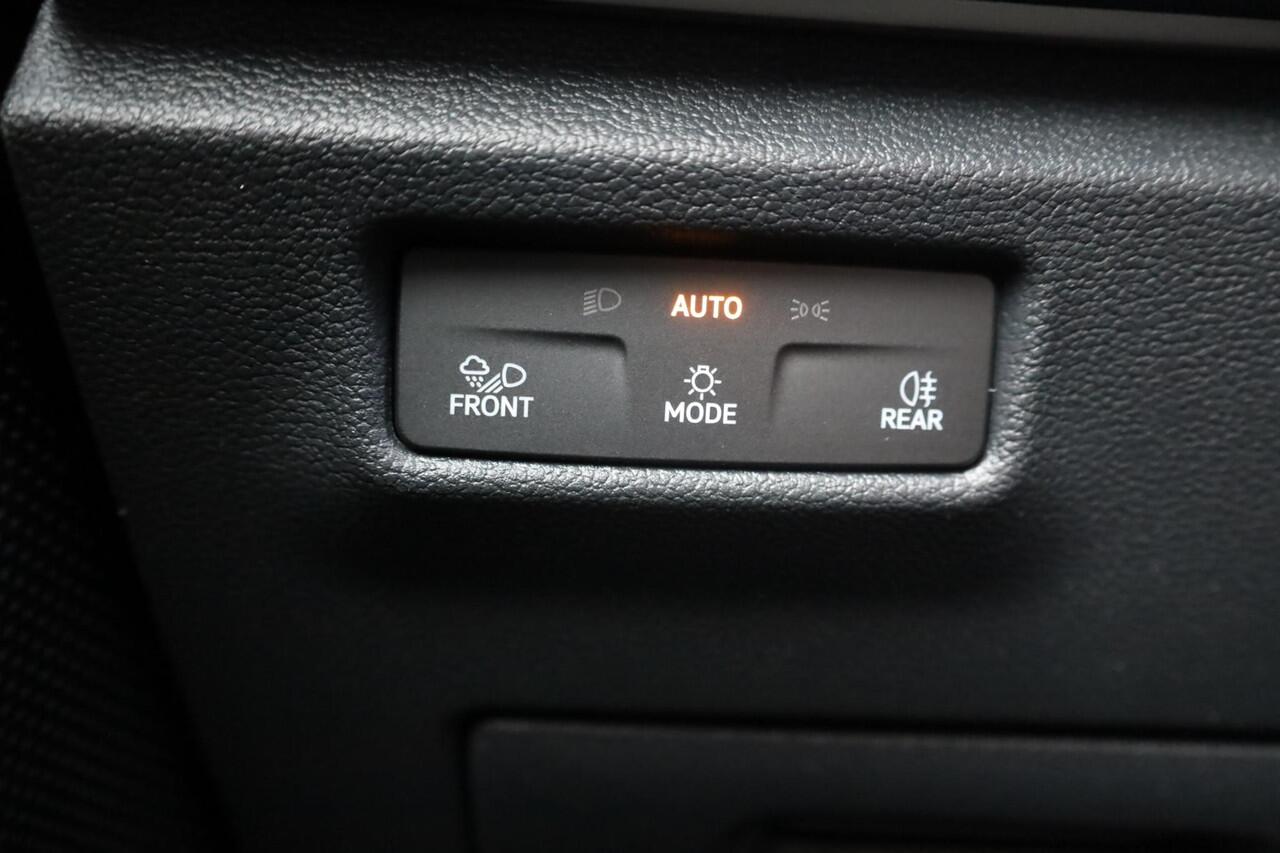 Volkswagen Tayron 1.5 eHybrid Life Edition 204PK / 150kW Achteruitrijcamera, verwarmbare voorstoelen + stuurwiel, Apple Carplay & Android Auto, navigatie, dodehoekdetectie (Side Assist), Keyless Entry & Start, full LED koplmapen, trekhaak incl. aanhanger manouvreerhulp (Tr