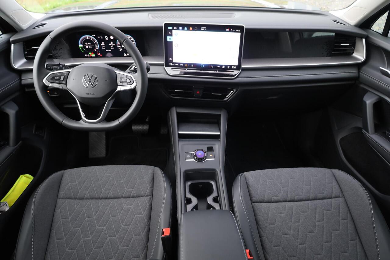 Volkswagen Tayron 1.5 eHybrid Life Edition 204PK / 150kW Achteruitrijcamera, verwarmbare voorstoelen + stuurwiel, Apple Carplay & Android Auto, navigatie, dodehoekdetectie (Side Assist), Keyless Entry & Start, full LED koplmapen, trekhaak incl. aanhanger manouvreerhulp (Tr