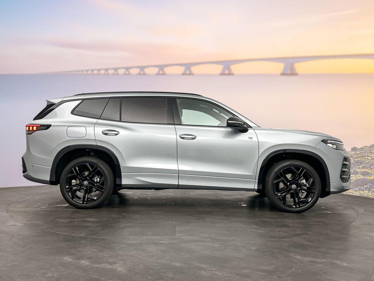 Volkswagen Tayron R-Line-Edition 1.5 eHybrid 200 kW / 272 pk SUV 6 v Black Style pakket - Interieur Style pakket Leder Varona